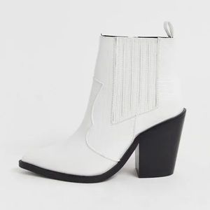 Elliot western ankle boot is in white croc size 4